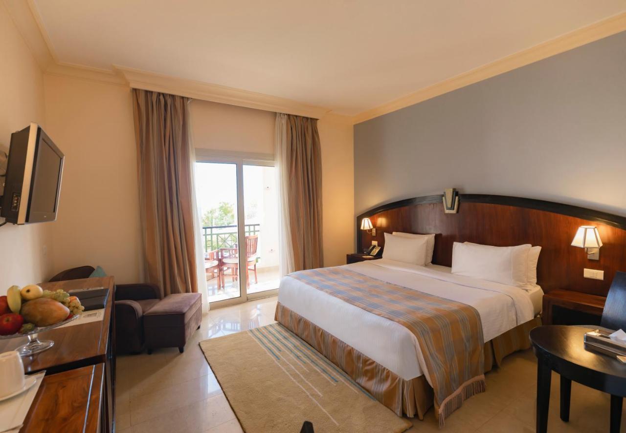 Stella Di Mare Beach Hotel & Spa Шарм ел-Шейх Екстериор снимка A room at the hotel