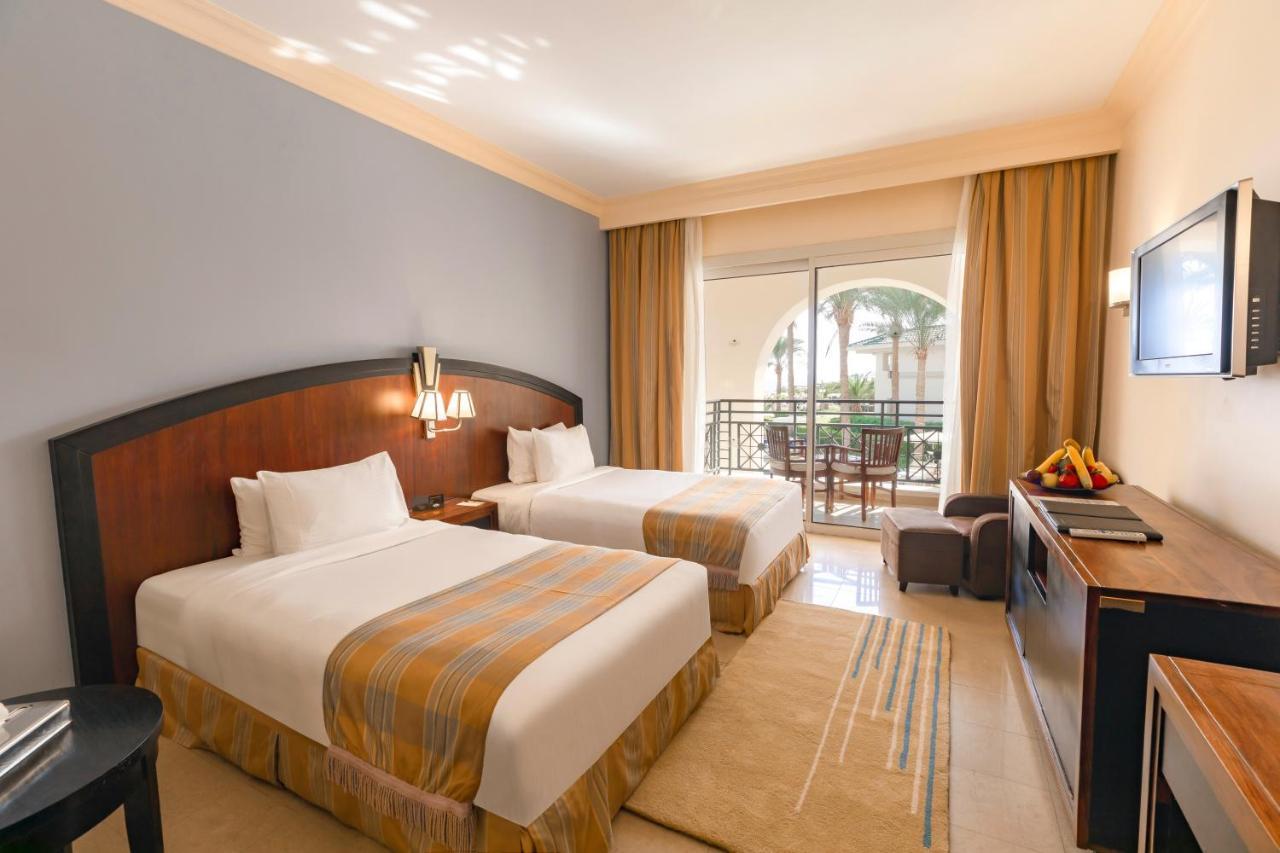 Stella Di Mare Beach Hotel & Spa Шарм ел-Шейх Екстериор снимка A room at the Hilton Sharm El Sheikh