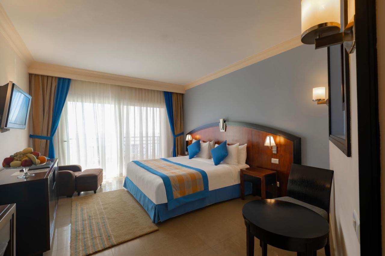 Stella Di Mare Beach Hotel & Spa Шарм ел-Шейх Екстериор снимка A room at the hotel