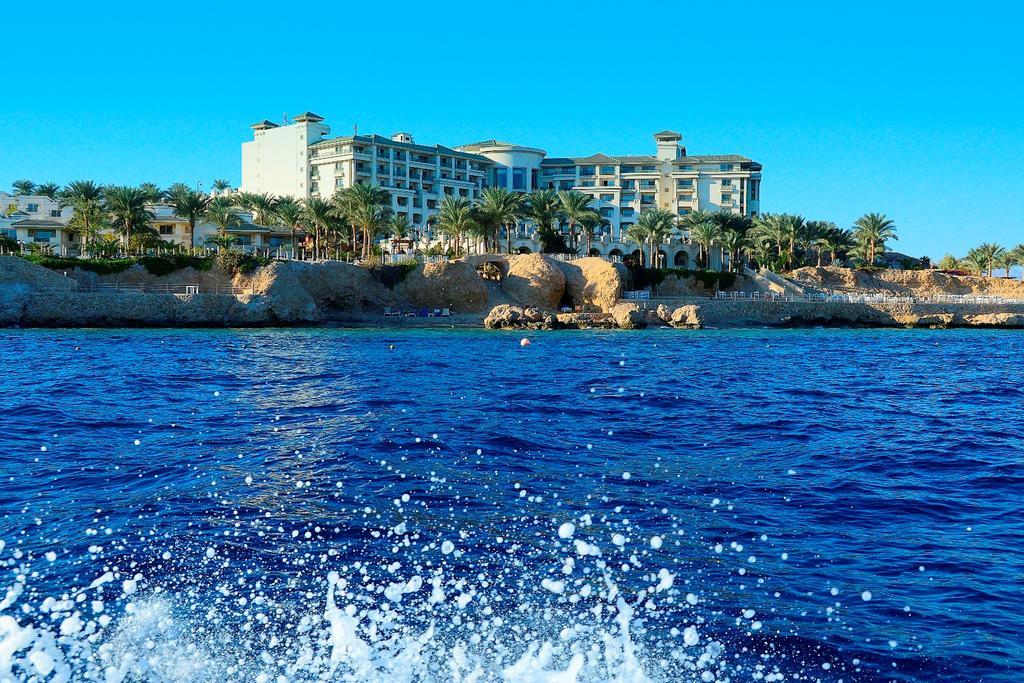 Stella Di Mare Beach Hotel & Spa Шарм ел-Шейх Екстериор снимка View of the hotel from the sea
