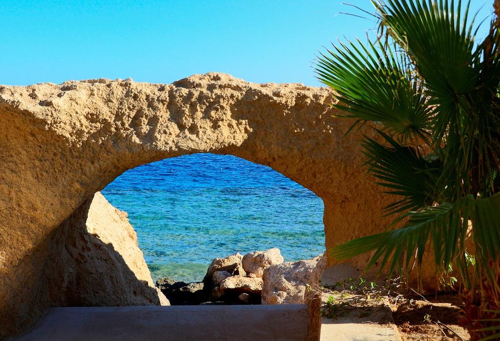 Stella Di Mare Beach Hotel & Spa Шарм ел-Шейх Екстериор снимка The Roman bridge of Almuñécar