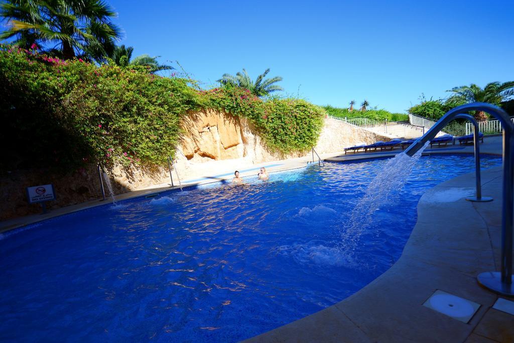 Stella Di Mare Beach Hotel & Spa Шарм ел-Шейх Екстериор снимка The swimming pool at the hotel