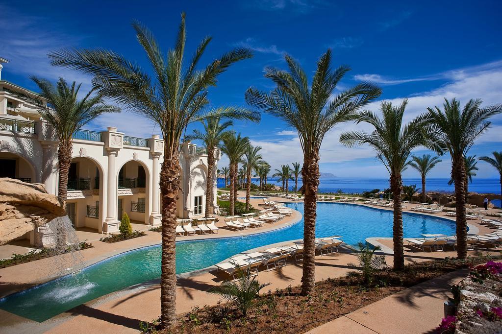Stella Di Mare Beach Hotel & Spa Шарм ел-Шейх Екстериор снимка The pool at the Four Seasons Resort