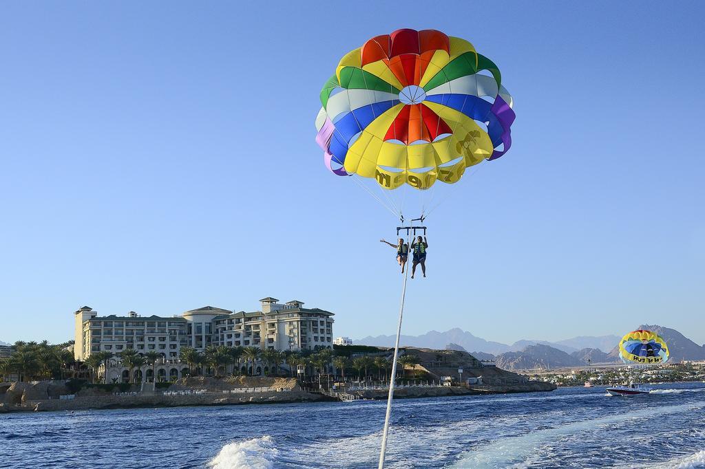 Stella Di Mare Beach Hotel & Spa Шарм ел-Шейх Екстериор снимка Parasailing in Egypt